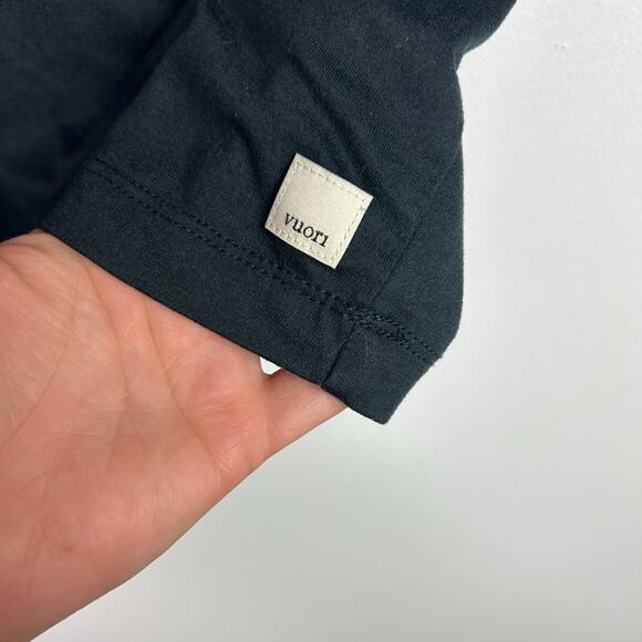 Vuori Black Cropped Short Sleeved T-Shirt Athletic Wear Women’s Activewear Small - Picture 4 of 5